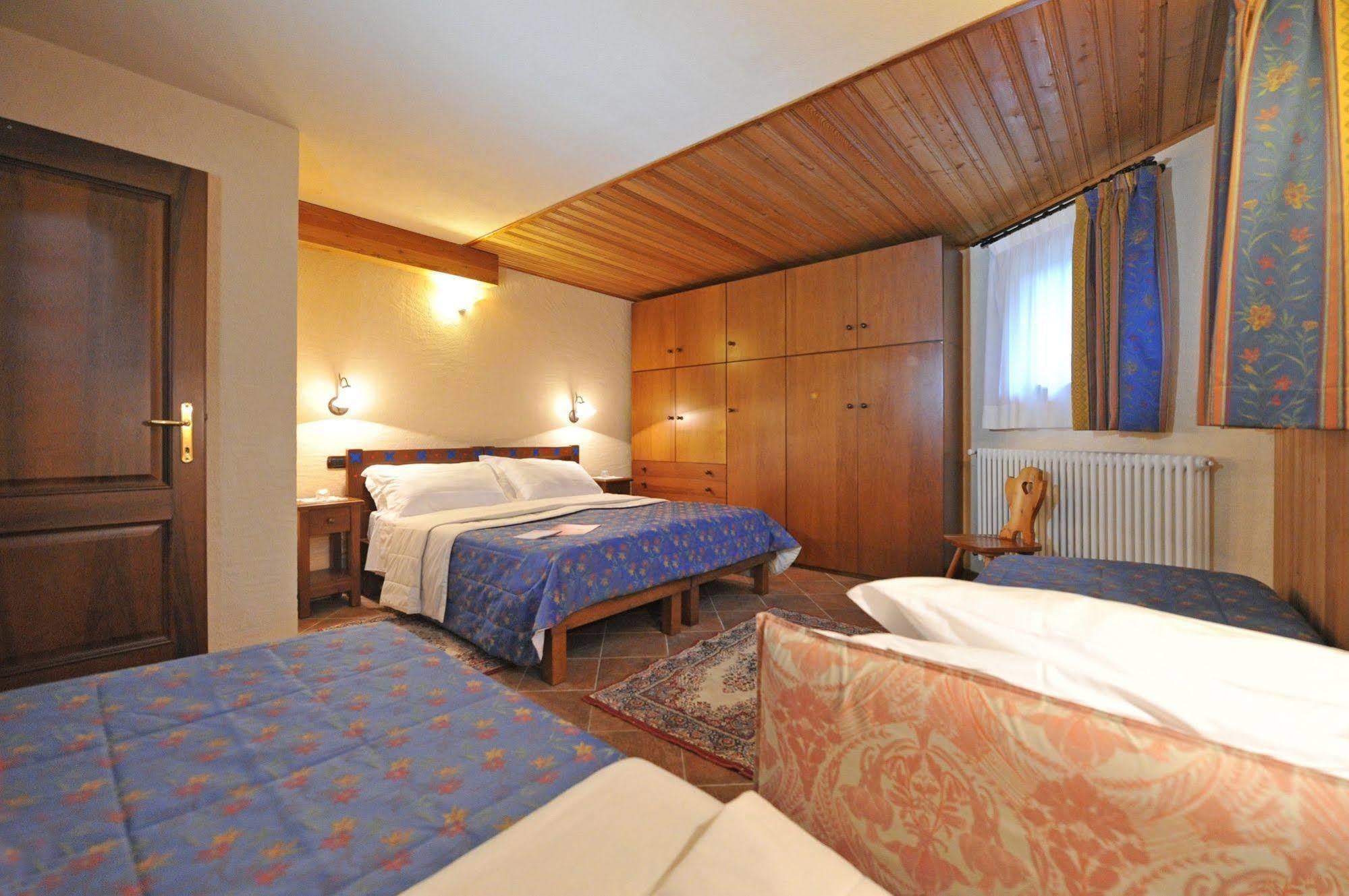 Family Apartments Le Chalet Champoluc Exterior foto